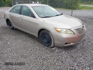 2007 Toyota Camry CE z VIN 4T1BE46K97U105063, wystawiony jako IAAI lot #42225366 z przebiegiem 231 150 mil mil oraz . Historia ofert i sprzedaży dostępna na DreamBid. Obrazek 1.