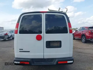 2014 Chevrolet Express Cargo z VIN 1GCSGAFX0E1155518, wystawiony jako IAAI lot #41915742 z przebiegiem 221 712 mil mil oraz . Historia ofert i sprzedaży dostępna na DreamBid. Obrazek 16.