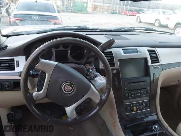 2007 Cadillac Escalade z VIN 1GYFK63847R345024, wystawiony jako IAAI lot #41326672 z przebiegiem Nie podano mil oraz . Historia ofert i sprzedaży dostępna na DreamBid. Obrazek 15.