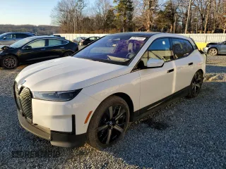 2022 BMW iX xDrive50 with VIN WB523CF02NCJ55045, listed as a Copart auction lot 87017454 with 35,801 mi miles and Salvage Title. Bid and sale history available at carsss.com. Image 1.