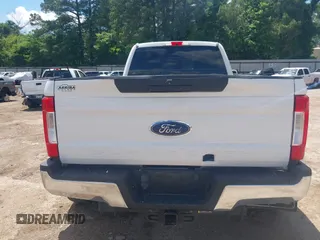2017 Ford F-350 Lariat z VIN 1FT8W3DT7HEF47398, wystawiony jako IAAI lot #42211536 z przebiegiem 170 129 mil mil oraz . Historia ofert i sprzedaży dostępna na DreamBid. Obrazek 18.
