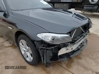 2013 BMW 5 Series 528i xDrive with VIN WBAXH5C50DDW15574, listed as a IAAI auction lot 41572993 with 59,188 mi miles. Bid and sale history available at carsss.com. Image 19.
