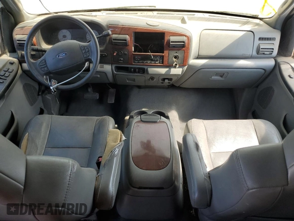 2006 Ford F-250 XL z VIN 1FTSW20P26ED39578, wystawiony jako Copart lot #59006245 z przebiegiem 241 298 mil mil oraz Szkoda całkowita • Salvage title. Historia ofert i sprzedaży dostępna na DreamBid. Obrazek 8.