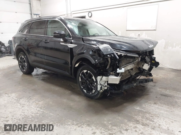 2024 Kia Sorento S z VIN 5XYRLDJC9RG261052, wystawiony jako IAAI lot #42282236 z przebiegiem 23 620 mil mil oraz . Historia ofert i sprzedaży dostępna na DreamBid. Obrazek 1.