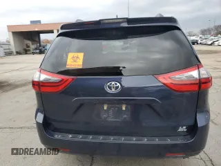 2020 Toyota Sienna LE z VIN 5TDJZ3DC2LS246596, wystawiony jako Copart lot #82495544 z przebiegiem Nie podano mil oraz Szkoda całkowita • Salvage title. Historia ofert i sprzedaży dostępna na DreamBid. Obrazek 6.
