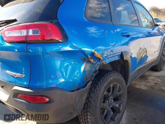 2018 Jeep Cherokee Trailhawk with VIN 1C4PJMBX7JD507453, listed as a IAAI auction lot 41464420 with 100,369 mi miles and . Bid and sale history available at DreamBid. Image 18.
