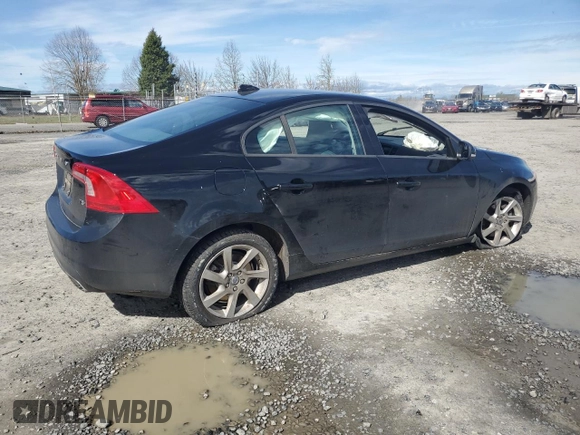 2014 Volvo S60 T5 z VIN YV1612FS0E2295344, wystawiony jako Copart lot #50101125 z przebiegiem 75 959 mil mil oraz Szkody całkowita. Historia ofert i sprzedaży dostępna na DreamBid. Obrazek 3.