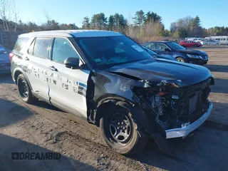 2022 Ford Police Interceptor Utility z VIN 1FM5K8AW6NNA11771, wystawiony jako IAAI lot #41888447 z przebiegiem 59 437 mil mil oraz . Historia ofert i sprzedaży dostępna na DreamBid. Obrazek 13.