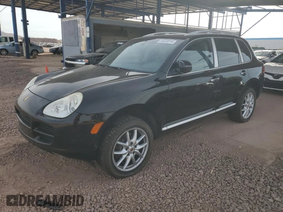 2005 Porsche Cayenne z VIN WP1AA29P65LA20822, wystawiony jako Copart lot #84620014 z przebiegiem 99 755 mil mil oraz Czysty tytuł • Clean title. Historia ofert i sprzedaży dostępna na DreamBid. Obrazek 1.