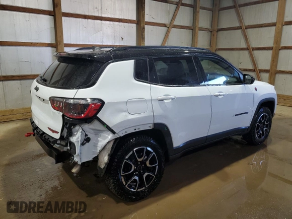 2025 Jeep Compass Trailhawk z VIN 3C4NJDDN6ST543410, wystawiony jako Copart lot #62530235 z przebiegiem 9 197 mil mil oraz Czysty tytuł • Clean title. Historia ofert i sprzedaży dostępna na DreamBid. Obrazek 3.