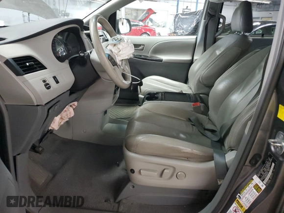 2011 Toyota Sienna LE AAS z VIN 5TDKK3DC2BS064579, wystawiony jako Copart lot #56754655 z przebiegiem 187 387 mil mil oraz Czysty tytuł • Clean title. Historia ofert i sprzedaży dostępna na DreamBid. Obrazek 7.