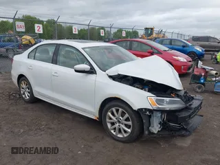 2014 Volkswagen Jetta SE z VIN 3VWD17AJ6EM434293, wystawiony jako IAAI lot #42265696 z przebiegiem 147 000 mil mil oraz . Historia ofert i sprzedaży dostępna na DreamBid. Obrazek 1.