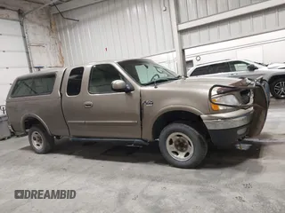 2001 Ford F-150 XL z VIN 1FTRX18W91NB49304, wystawiony jako IAAI lot #42316935 z przebiegiem 258 410 mil mil oraz . Historia ofert i sprzedaży dostępna na DreamBid. Obrazek 13.