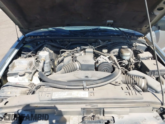 2000 GMC Sonoma SLS w/1SE Pkg with VIN 1GTCS1452YK293533, listed as a IAAI auction lot 41646784 with 121,173 mi miles. Bid and sale history available at carsss.com. Image 10.