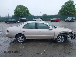 1997 Toyota Camry LE z VIN 4T1BF22K0VU004174, wystawiony jako IAAI lot #42254679 z przebiegiem 206 023 mil mil oraz . Historia ofert i sprzedaży dostępna na DreamBid. Obrazek 13.