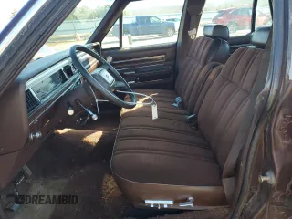 1983 Ford Crown Victoria z VIN 1FABP43F8DZ146309, wystawiony jako Copart lot #43996455 z przebiegiem 99 596 mil mil oraz Szkoda całkowita • Salvage title. Historia ofert i sprzedaży dostępna na DreamBid. Obrazek 7.