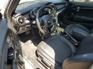 2018 MINI Hardtop Cooper z VIN WMWXP5C59J2G62969, wystawiony jako Copart lot #58229175 z przebiegiem 86 214 mil mil oraz Szkoda całkowita • Salvage title. Historia ofert i sprzedaży dostępna na DreamBid. Obrazek 8.