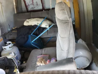 1989 Chevrolet Chevy Van z VIN 1GBEG25K4K7168245, wystawiony jako Copart lot #60162924 z przebiegiem 22 708 mil mil oraz Szkody całkowita. Historia ofert i sprzedaży dostępna na DreamBid. Obrazek 10.