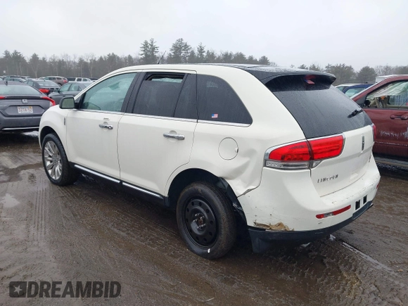 2013 Lincoln MKX with VIN 2LMDJ8JK8DBL23732, listed as a IAAI auction lot 41670920 with 103,782 mi miles. Bid and sale history available at carsss.com. Image 3.