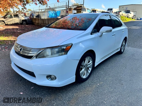 2010 Lexus HS 250h z VIN JTHBB1BA0A2007484, wystawiony jako Copart lot #86438114 z przebiegiem 141 668 mil mil oraz Czysty tytuł • Clean title. Historia ofert i sprzedaży dostępna na DreamBid. Obrazek 2.