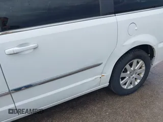 2016 Chrysler Town & Country Touring with VIN 2C4RC1BG3GR187720, listed as a IAAI auction lot 42088954 with 122,127 mi miles. Bid and sale history available at carsss.com. Image 6.