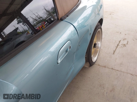 2001 Mazda MX-5 Miata z VIN JM1NB353510200779, wystawiony jako IAAI lot #42479005 z przebiegiem 157 269 mil mil oraz . Historia ofert i sprzedaży dostępna na DreamBid. Obrazek 6.