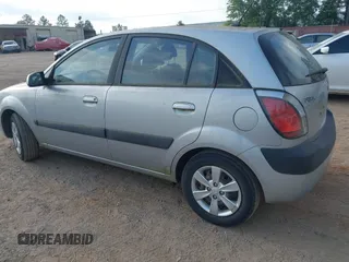 2009 Kia Rio LX with VIN KNADE243896483683, listed as a IAAI auction lot 42061404 with 88,614 mi miles. Bid and sale history available at carsss.com. Image 3.