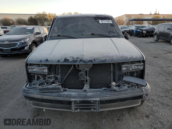 1999 Chevrolet Tahoe with VIN 3GNEC18R1XG143882, listed as a Copart auction lot 42177005 with 130,368 mi miles and Salvage title. Bid and sale history available at DreamBid. Image 5.