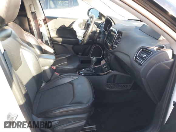 2019 Jeep Compass Latitude z VIN 3C4NJCBB1KT802680, wystawiony jako IAAI lot #41469207 z przebiegiem 70 471 mil mil oraz . Historia ofert i sprzedaży dostępna na DreamBid. Obrazek 5.