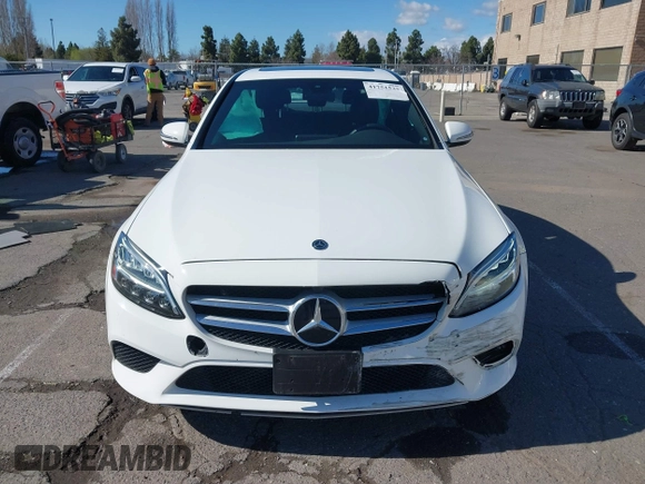 2019 Mercedes-Benz C 300 z VIN 55SWF8DB0KU318691, wystawiony jako IAAI lot #41751526 z przebiegiem 63 608 mil mil oraz . Historia ofert i sprzedaży dostępna na DreamBid. Obrazek 12.