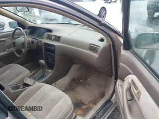 1997 Toyota Camry LE z VIN 4T1BG22K9VU786181, wystawiony jako IAAI lot #41610928 z przebiegiem 338 829 mil mil oraz . Historia ofert i sprzedaży dostępna na DreamBid. Obrazek 5.