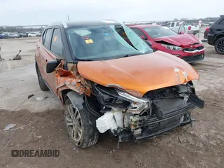 2019 Nissan Kicks SV with VIN 3N1CP5CUXKL558211, listed as a IAAI auction lot 41579395 with 1 mi miles. Bid and sale history available at carsss.com. Image 1.