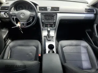 2013 Volkswagen Passat SE z VIN 1VWBH7A36DC086841, wystawiony jako Copart lot #60202355 z przebiegiem 147 359 mil mil oraz Szkoda całkowita • Salvage title. Historia ofert i sprzedaży dostępna na DreamBid. Obrazek 8.