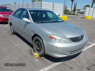 2004 Toyota Camry LE with VIN 4T1BE32K74U300025, listed as a IAAI auction lot 42035954 with 115,203 mi miles. Bid and sale history available at carsss.com. Image 1.