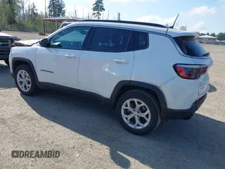 2024 Jeep Compass Latitude with VIN 3C4NJDBN1RT118139, listed as a IAAI auction lot 42053643 with 19,645 mi miles. Bid and sale history available at carsss.com. Image 3.