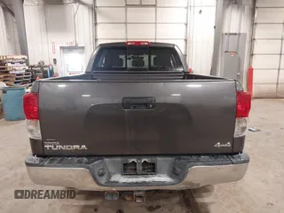 2013 Toyota Tundra z VIN 5TFUM5F11DX045948, wystawiony jako IAAI lot #41687797 z przebiegiem 177 579 mil mil oraz . Historia ofert i sprzedaży dostępna na DreamBid. Obrazek 16.