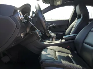 2019 Mercedes-Benz CLA 250 z VIN WDDSJ4EB7KN725677, wystawiony jako Copart lot #52457985 z przebiegiem 62 553 mil mil oraz Szkoda całkowita • Salvage title. Historia ofert i sprzedaży dostępna na DreamBid. Obrazek 7.