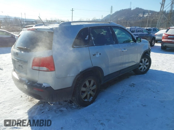 2013 Kia Sorento LX with VIN 5XYKTDA20DG385289, listed as a IAAI auction lot 41370458 with 107,216 mi miles and . Bid and sale history available at DreamBid. Image 4.