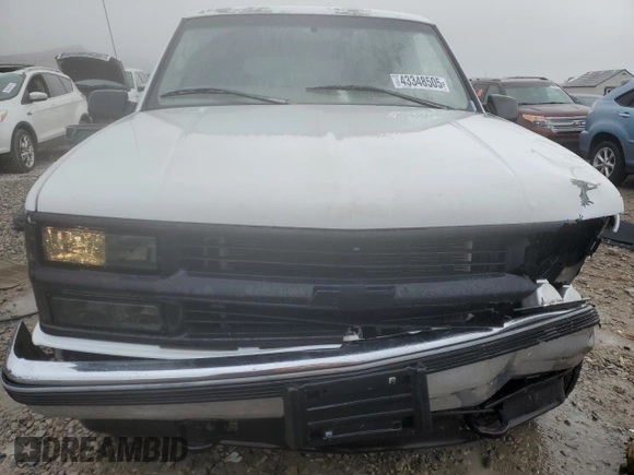 1998 Chevrolet Suburban with VIN 1GNGK26J4WJ325958, listed as a Copart auction lot 43348505 with 154,638 mi miles and Salvage Title. Bid and sale history available at carsss.com. Image 5.