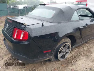 2011 Ford Mustang V6 z VIN 1ZVBP8EM7B5139351, wystawiony jako IAAI lot #42471805 z przebiegiem 80 513 mil mil oraz . Historia ofert i sprzedaży dostępna na DreamBid. Obrazek 19.