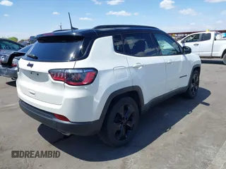 2021 Jeep Compass Latitude z VIN 3C4NJCBBXMT603940, wystawiony jako IAAI lot #42079547 z przebiegiem 70 076 mil mil oraz . Historia ofert i sprzedaży dostępna na DreamBid. Obrazek 4.