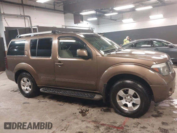 2005 Nissan Pathfinder SE z VIN 5N1AR18W65C703936, wystawiony jako IAAI lot #41271670 z przebiegiem 129 744 mil mil oraz . Historia ofert i sprzedaży dostępna na DreamBid. Obrazek 13.