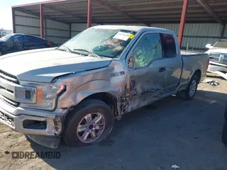 2018 Ford F-150 XL z VIN 1FTEX1CB4JFA48233, wystawiony jako IAAI lot #41151649 z przebiegiem 179 543 mil mil oraz . Historia ofert i sprzedaży dostępna na DreamBid. Obrazek 6.