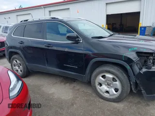 2019 Jeep Cherokee Latitude with VIN 1C4PJMCX9KD255382, listed as a IAAI auction lot 41903951 with 139,741 mi miles. Bid and sale history available at carsss.com. Image 14.