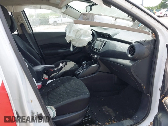 2022 Nissan Kicks S z VIN 3N1CP5BVXNL487512, wystawiony jako IAAI lot #42067716 z przebiegiem 66 236 mil mil oraz . Historia ofert i sprzedaży dostępna na DreamBid. Obrazek 5.
