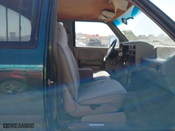 1995 Dodge Dakota with VIN 1B7GL23X3SS144109, listed as a IAAI auction lot 41767996 with 204,670 mi miles. Bid and sale history available at carsss.com. Image 5.