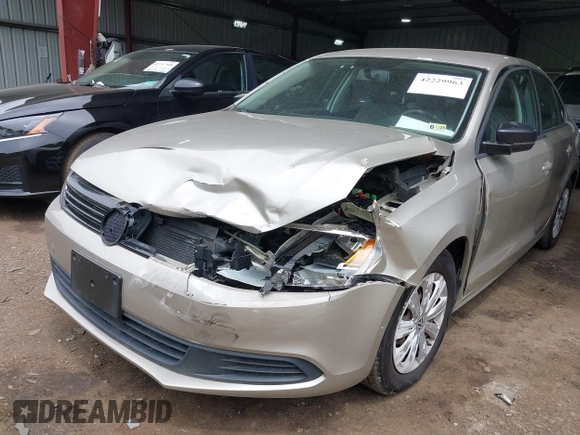 2014 Volkswagen Jetta S z VIN 3VW2K7AJ0EM231386, wystawiony jako IAAI lot #42229963 z przebiegiem 105 432 mil mil oraz . Historia ofert i sprzedaży dostępna na DreamBid. Obrazek 6.