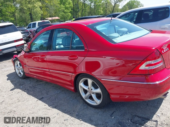 2005 Mercedes-Benz C 230 Kompressor z VIN WDBRF40J55F678252, wystawiony jako IAAI lot #42028395 z przebiegiem 208 901 mil mil oraz . Historia ofert i sprzedaży dostępna na DreamBid. Obrazek 14.