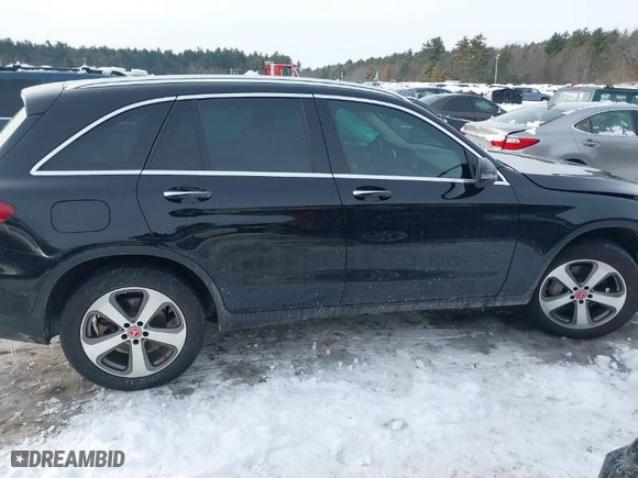 2019 Mercedes-Benz GLC with VIN WDC0G4KB8KV195217, listed as a IAAI auction lot 41532190 with NaN miles. Bid and sale history available at carsss.com. Image 13.