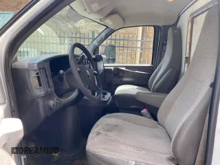2012 GMC Savana z VIN 1GD072CG0C1103400, wystawiony jako Copart lot #58886045 z przebiegiem 121 124 mil mil oraz Tytuł czysty. Historia ofert i sprzedaży dostępna na DreamBid. Obrazek 5.
